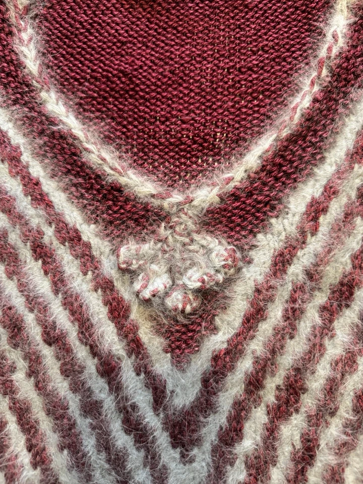 Suéter AMALI Angora para Mujer Pequeño Borgoña Rayas Tejido Manga Abullonada Acogedor Lujo Foto 3 de 4