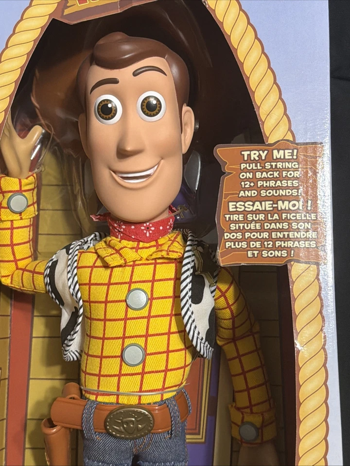 Figura de acción Woody Talking de Toy Story de Disney Foto 2 de 4