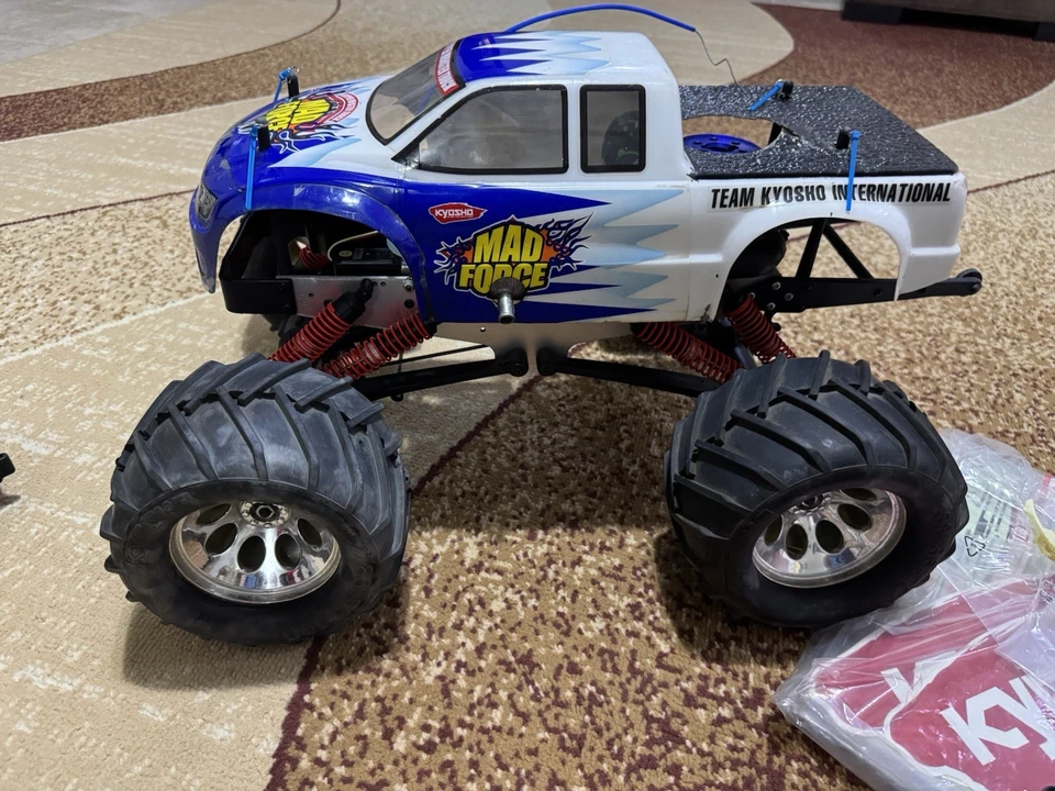 Kyosho Mad Force 1/8 Vintage pefetto istruzioni e adesivi originali - Immagine 3 di 4