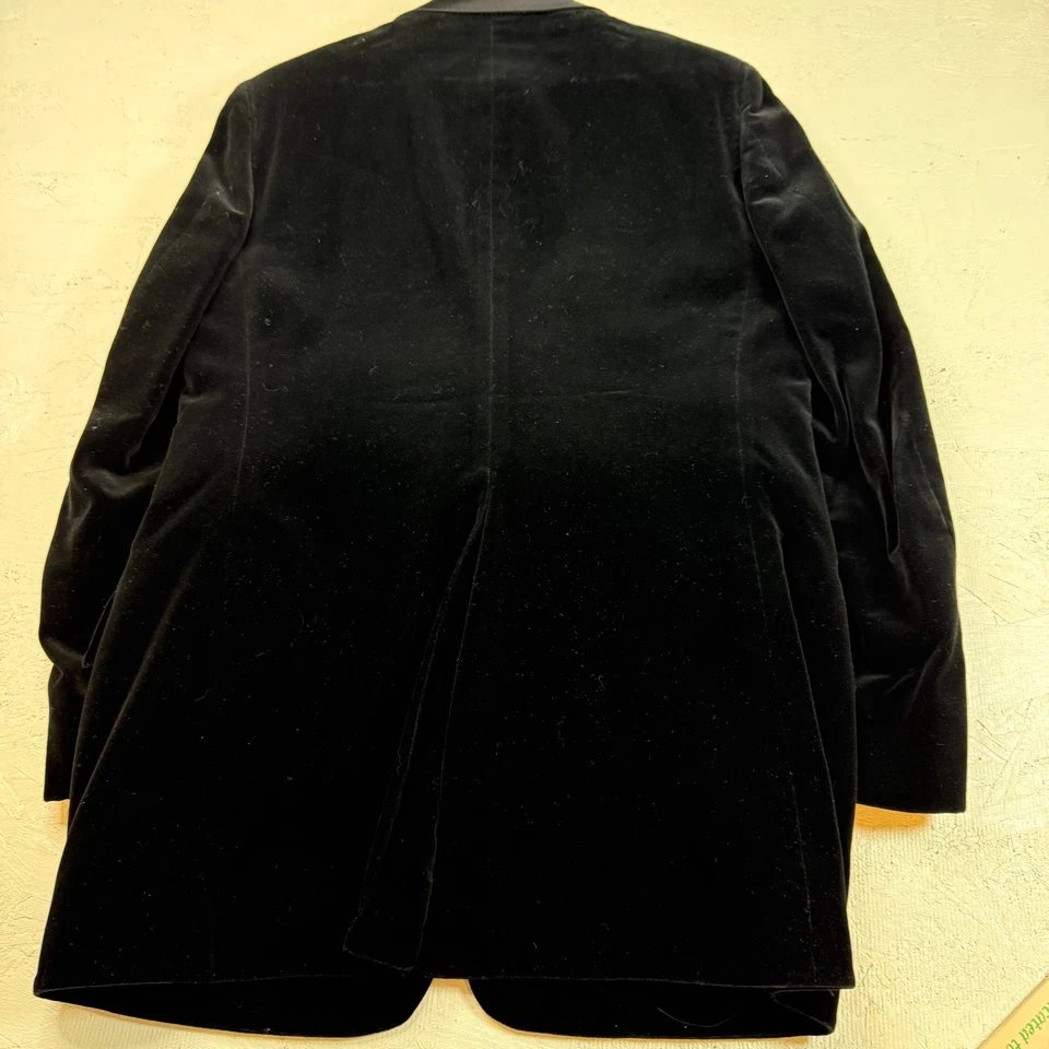 Chaqueta de esmoquin de terciopelo negro para hombre y chaleco gris traje uso formal después de seis Foto 2 de 4