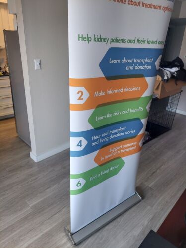 Magnific Retractable Display Stand Roll Up Banner Around 34" Wide - 第 1/8 張圖片