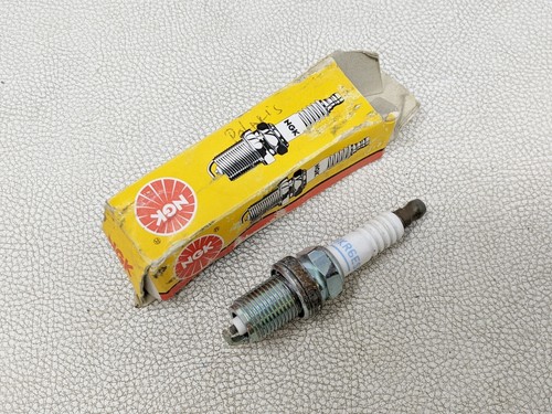 00 Polaris Trail Boss 325 NGK BKR6ES Spark Plug - Picture 2 of 6