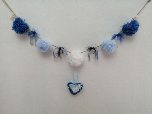 Guirlande pompon bleue cœur et dentelle chambre bébé enfant (220218)  - Afbeelding 1 van 6