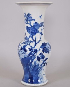 Chinese Porcelain Blue White Vase Fine Birds in Tree Qing Dynasty 18/19C