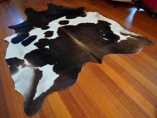 Chocolate Brown & White - Beautiful Markings - A Superb Cowhide Rug - Picture 8 of 10