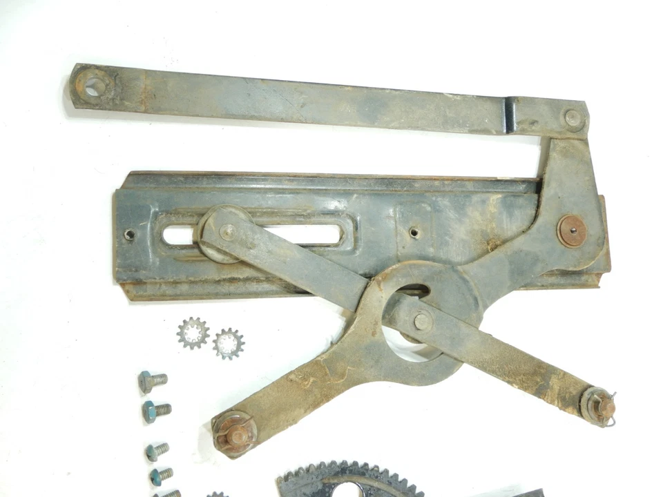 1946-1951 Kaiser Frazer Manhattan regulador ventana delantera derecha Foto 2 de 4