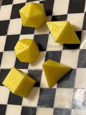 WOW CONDITION! Vintage Mentzer set yellow uninked rpg ad&d dice 122025bbAGZGF