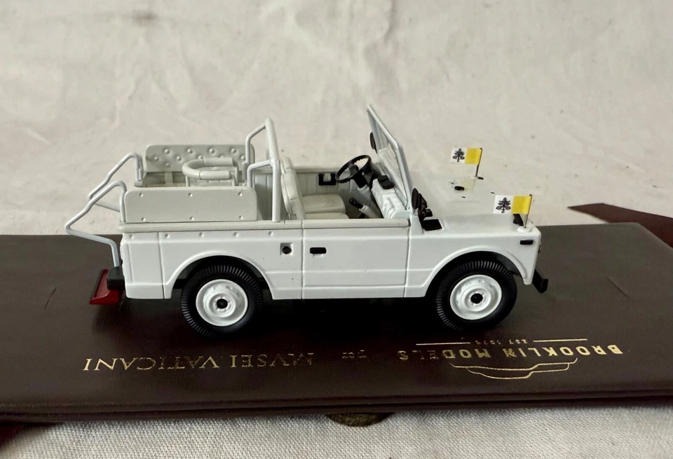 Brooklin Modelos 1980 Fiat 1107 Nuova Campagnola Colección Vaticano MV01 1/43 Foto 4 de 4