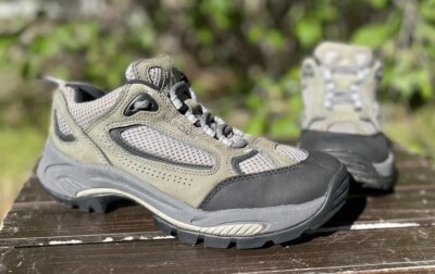 Vasque 7455 Olive Outdoor Lace Up Hiking Trail Shoes  Vibram Sole Womens Size 8M