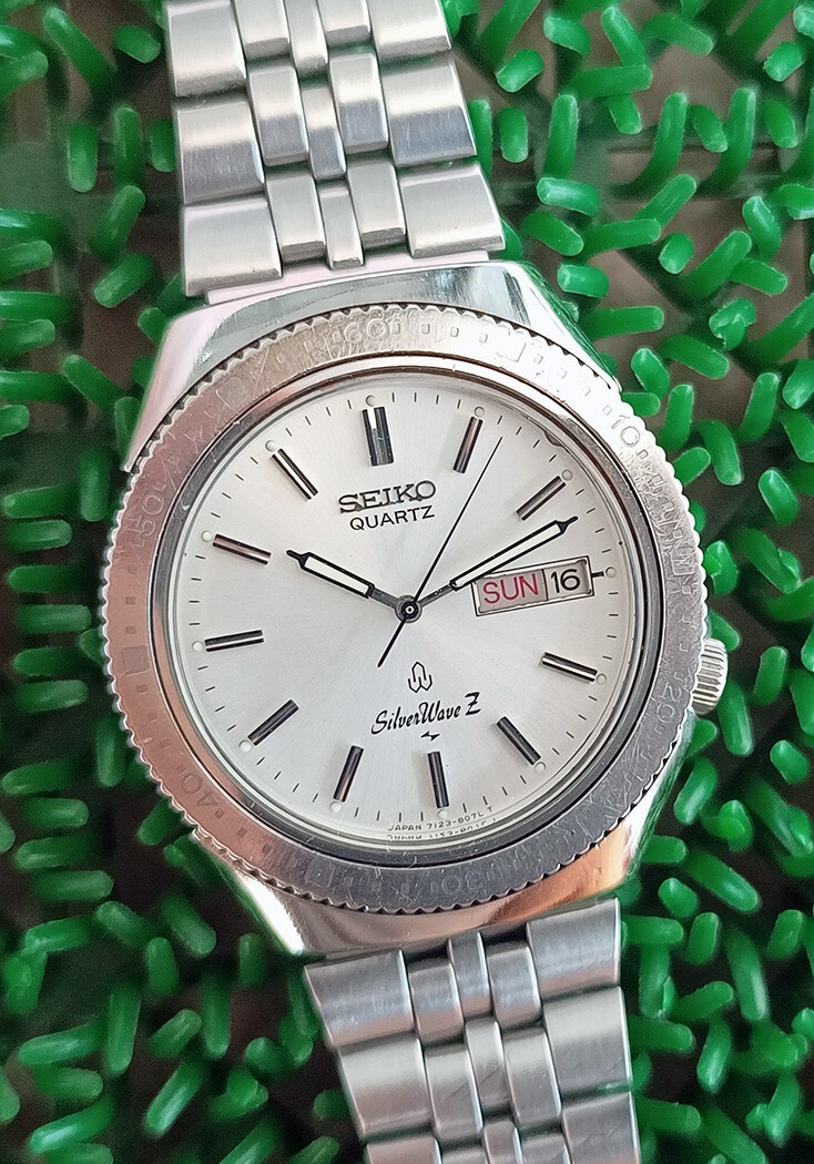 RARE VINTAGE SEIKO SILVER WAVE Z 7123-8070 QUARTZ DIVER JAPAN GENT