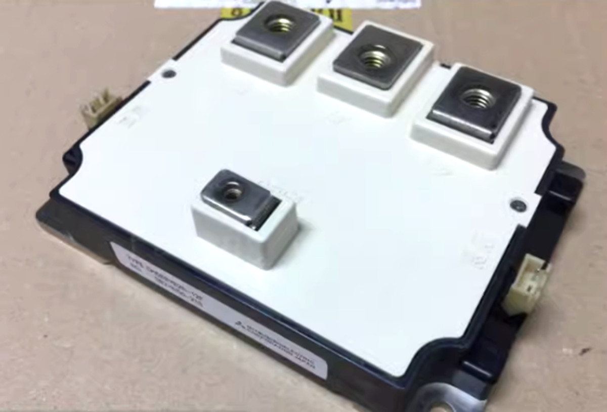 New Mitsubishi CM600YE2N-12F module