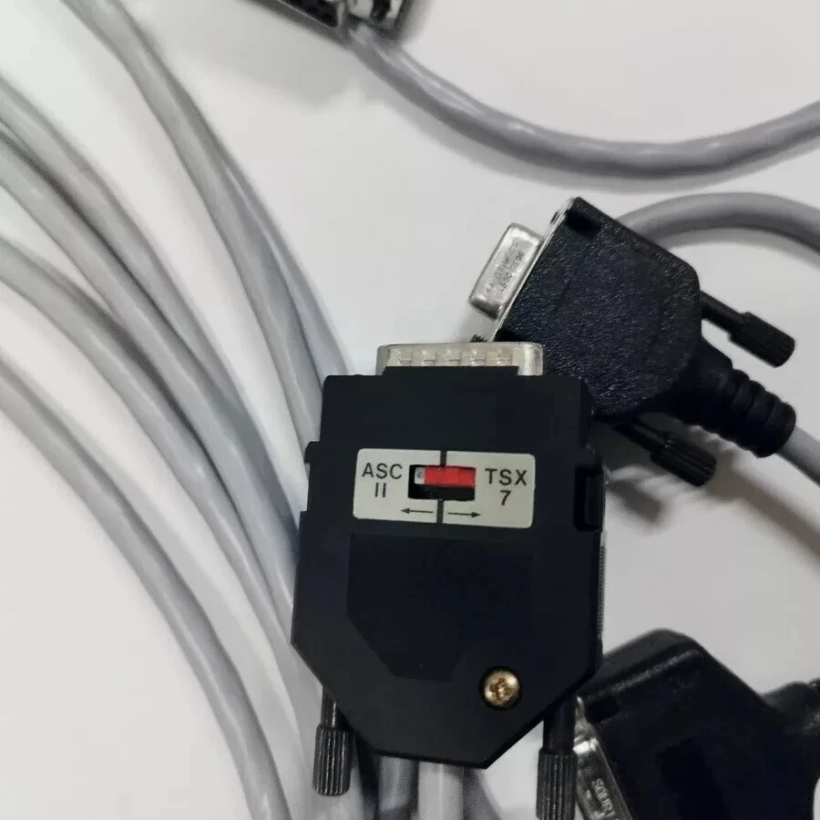 ▀▄▀▄▀ TELEMECANIQUE TSX17ACC8 -- TSX 17ACC8 - CÂBLE TSX17 + ADAPTATEURS - Photo 2/3
