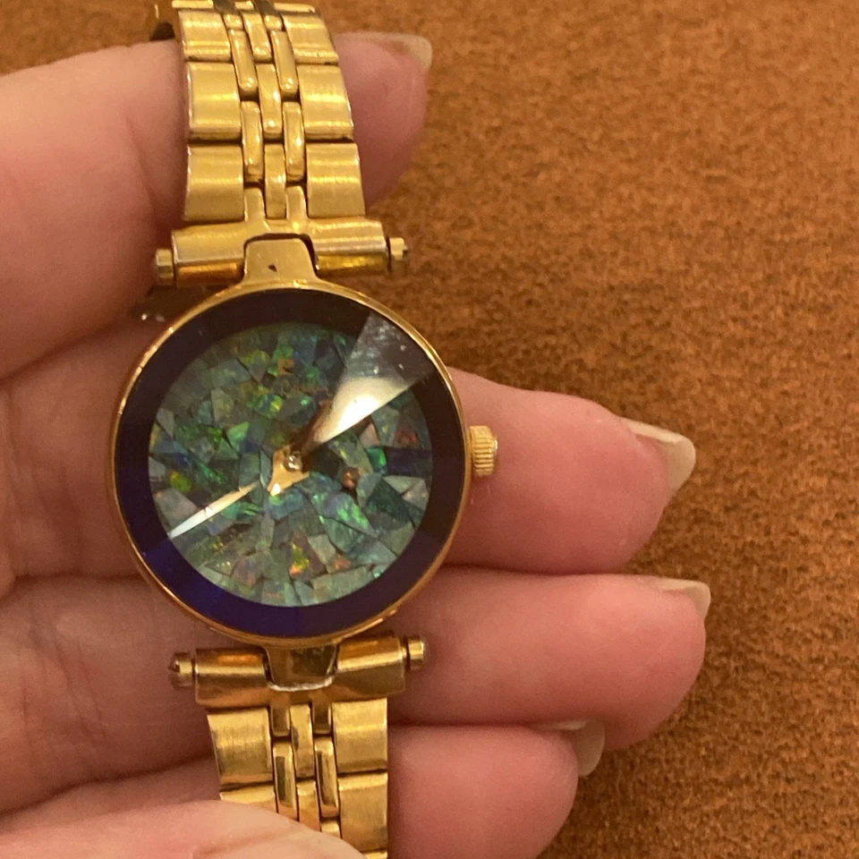 Reloj Pierre Cardin para mujer cara de ópalo mosaico, cristal piramidal Foto 2 de 4