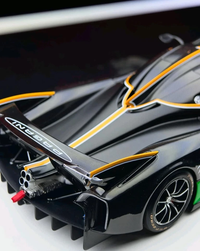 1:18 LCD - Pagani HUAYRA R FULL OPEN DIECAST - Immagine 3 di 4