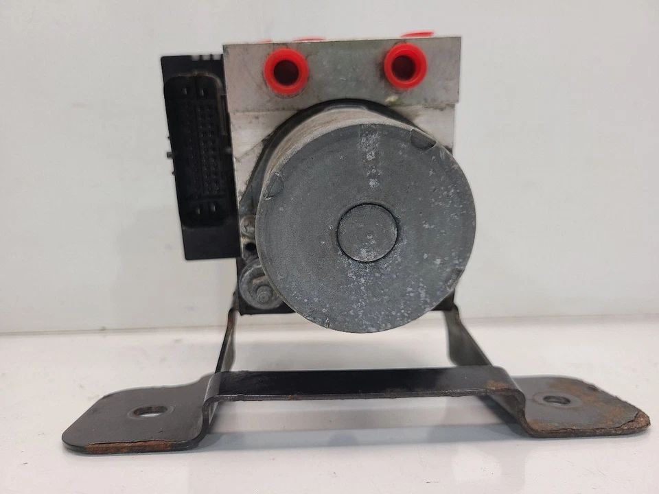 Chevrolet Traverse 2012-17 bomba ABS/frenos antibloqueo sin asistencia variable Foto 2 de 4