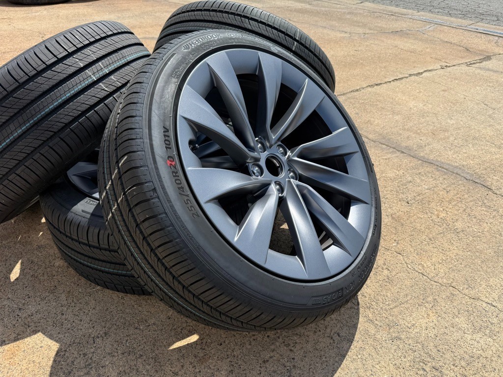 4X 20” 2026 Tesla Model Y Helix 2.0 Gray wheels Hankook EVO 255/40