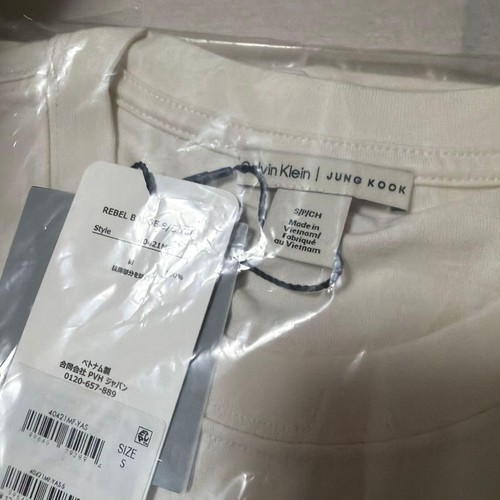Brand new Jung Kook Calvin Klein logo badge relaxed t-shirt - Afbeelding 2 van 6