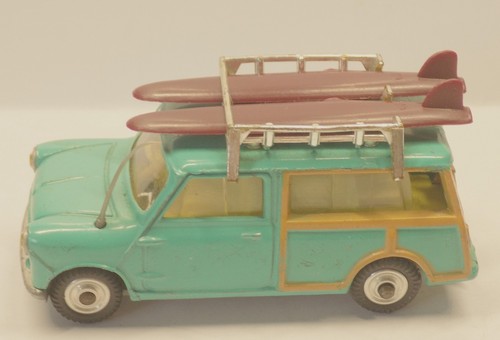 Corgi Toys No.485 Austin Mini Countryman Car With Surfer & Surf-Boards (1965-69) - Imagen 3 de 16