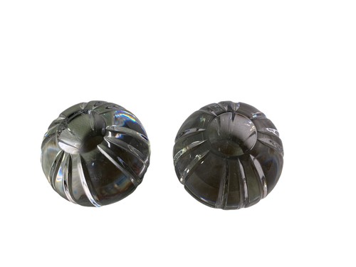 Pair of Vintage Round Crystal Paperweights beautifully light reflective - Picture 9 of 10