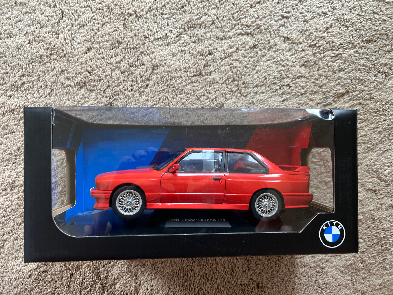 Kith×BMW E30 M3 18分の1 ダイキャストカー マンプロ