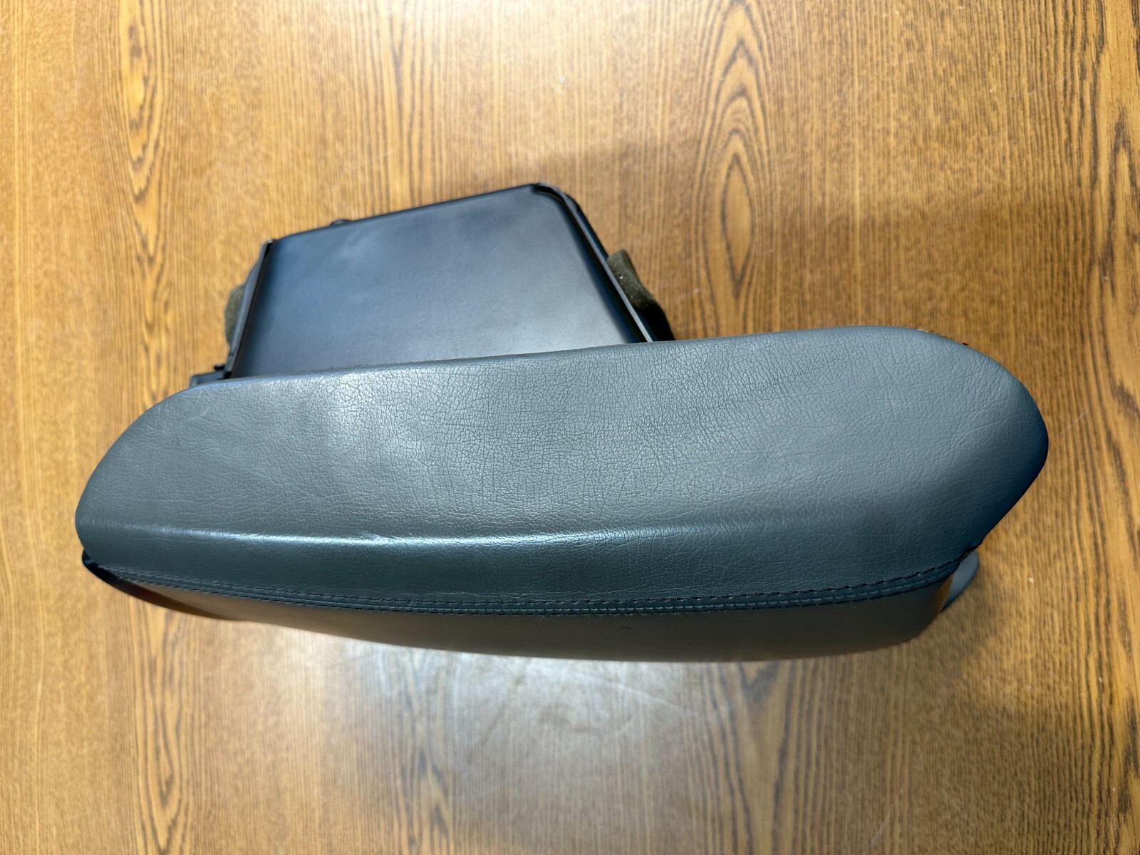 2003-2013 Maserati Quattroporte Center Console Armrest Arm Rest Gray Leather