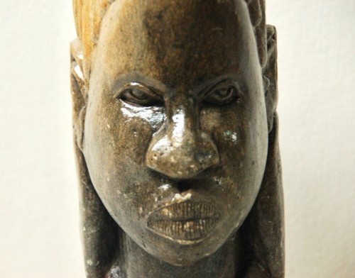 Zimbabwe Busto scolpito in pietra intagliata e lucida di una giovane donna africana 15" - Foto 8 di 11