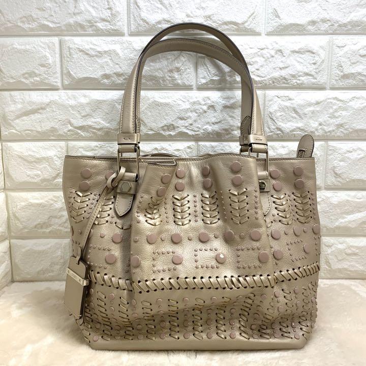 Tod's Flower Handbag with StudsBrown27x36x12.5cmUsedGood Tod's Flower Handbag with StudsBrown27x36x12.5cmUsedGood