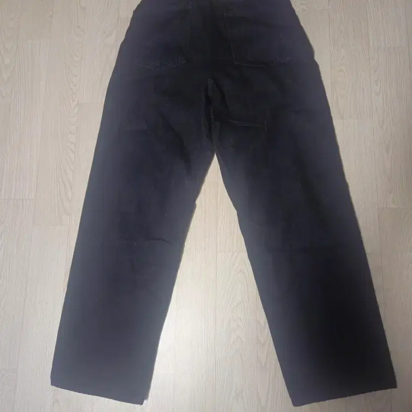 Uniqlo Wide Straight Jeans - 28, Lightly Used, Men's Pants thumbnail 2