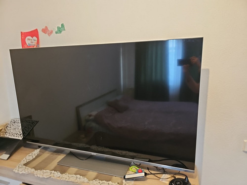 Ich möchte diesen Fernsehbildschirm verkaufen, da er von unten kaputt ist - Bild 1 von 2