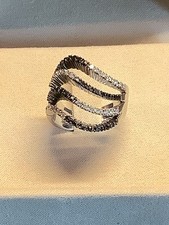 Anello Brillanti Neri e Bianchi Ct. 0.60 - Oro Bianco 18k gr. 12.75