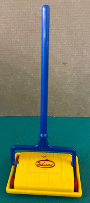 IDEAL DOLL HOUSE CARPET SWEEPER!! Good Shape!  LARGE SCALE