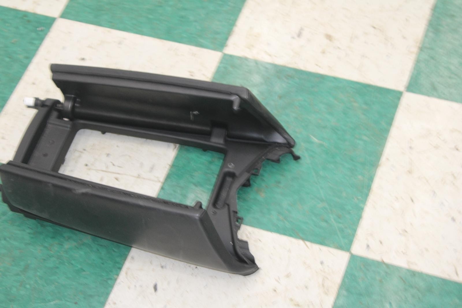 14-20 Ghibli Black Leather Center Console Armrest Unit OEM Factory OE Trim Panel