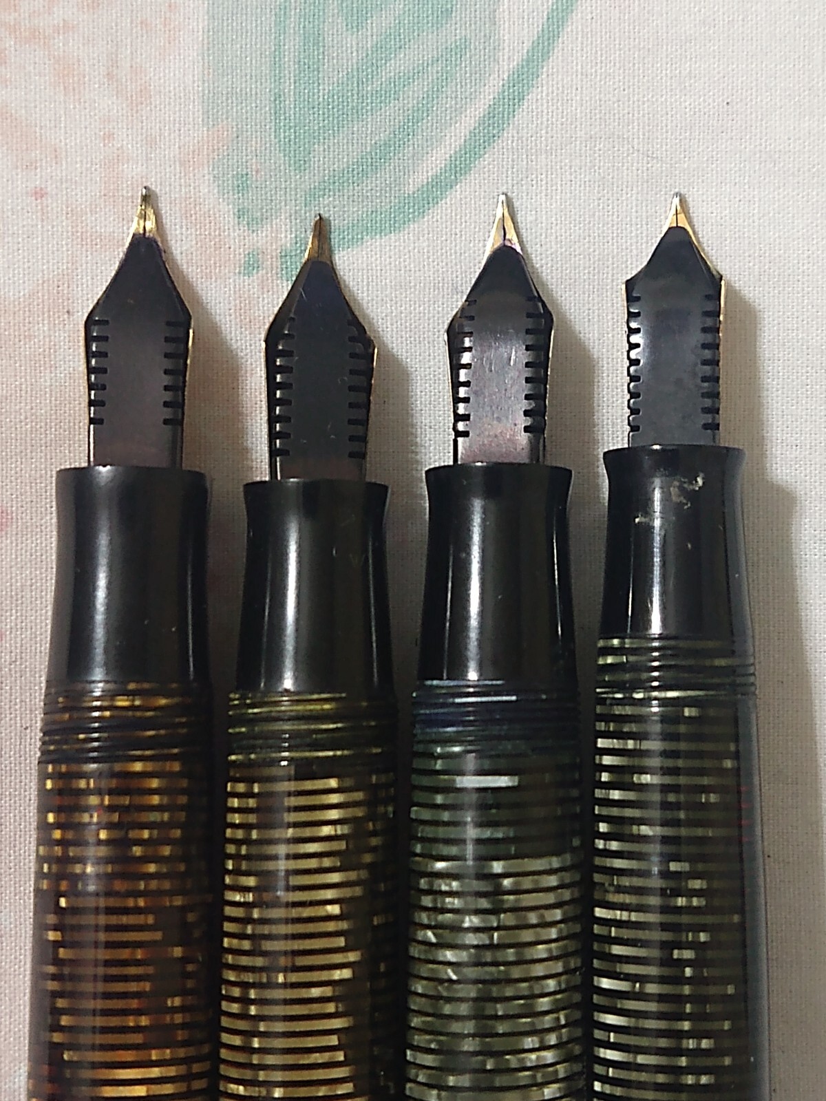 Lot Of 4 Parker Vacumatic Senior Size 14k Gold Nib Fountain Pens Made