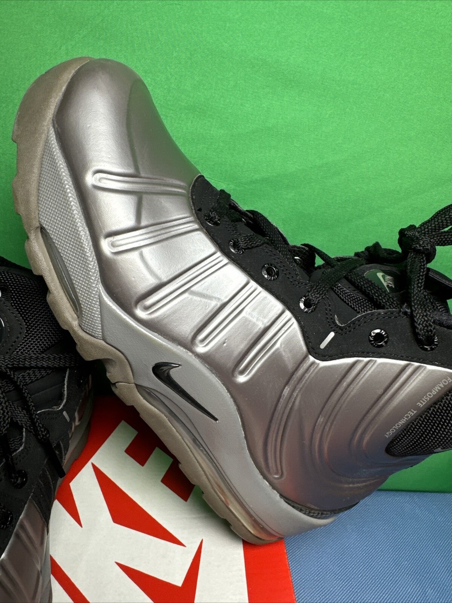 green nike air bakin posite