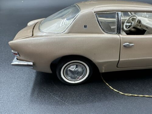1963 Studebaker Avanti Franklin Mint 1/24 Scale Diecast Car - Picture 20 of 22