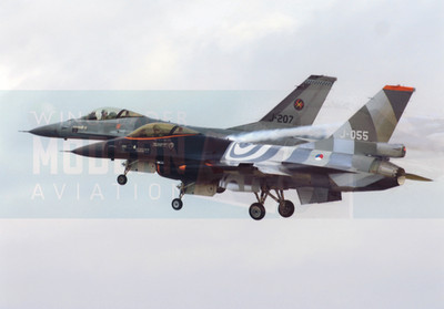 Zwei General Dynamics F-16A Fighting Falcons - Original Airshow Foto