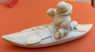 FIGURE OF TLINGIT ALASKA INDIAN HUNTER IN CANOE ON WHITE STATUE SOUVENIR