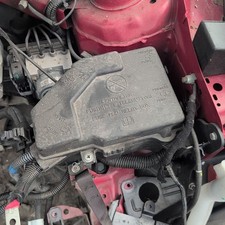 Alfa Romeo Giulietta Tb Multiair Tct 2014-2016 Fuse Box In Engine Bay Alfa Romeo Giulietta Tb Multiair Tct 2014-2016 Fuse Box In Engine Bay