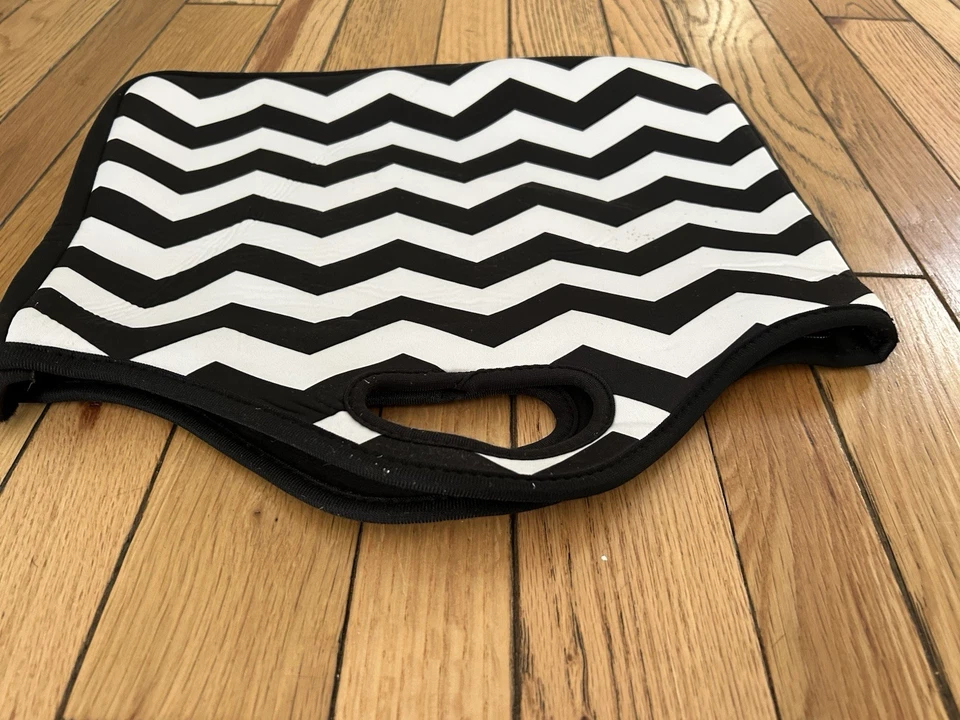 Estuche para computadora a rayas cebra The Macbeth Collection Foto 4 de 4