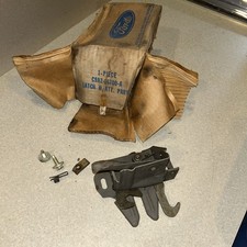 Nos 1969 1970 Ford Galaxie 500 Xl Ltd Hood Latch C9az-16700-a 69 70 Fomoco Nos 1969 1970 Ford Galaxie 500 Xl Ltd Hood Latch C9az-16700-a 69 70 Fomoco