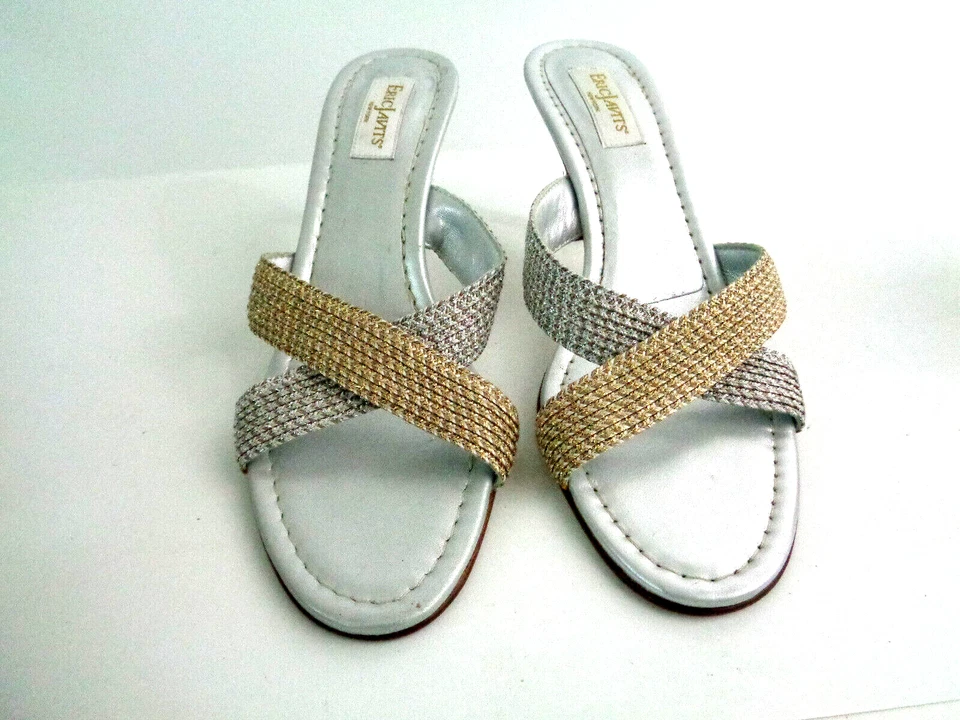 Sandálias ERIC JAVITS US 8.5N prata e ouro salto alto gatinho ITÁLIA - Imagem 2 de 4
