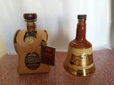 LOT  DE 2 BOUTEILLES  WHISKY - BELL'S CERAMIQUE ET CARDHU ETUI FACON CUIR