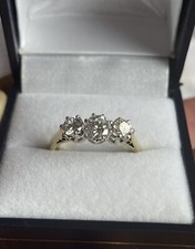 18ct yellow gold dimond trilogy ring 