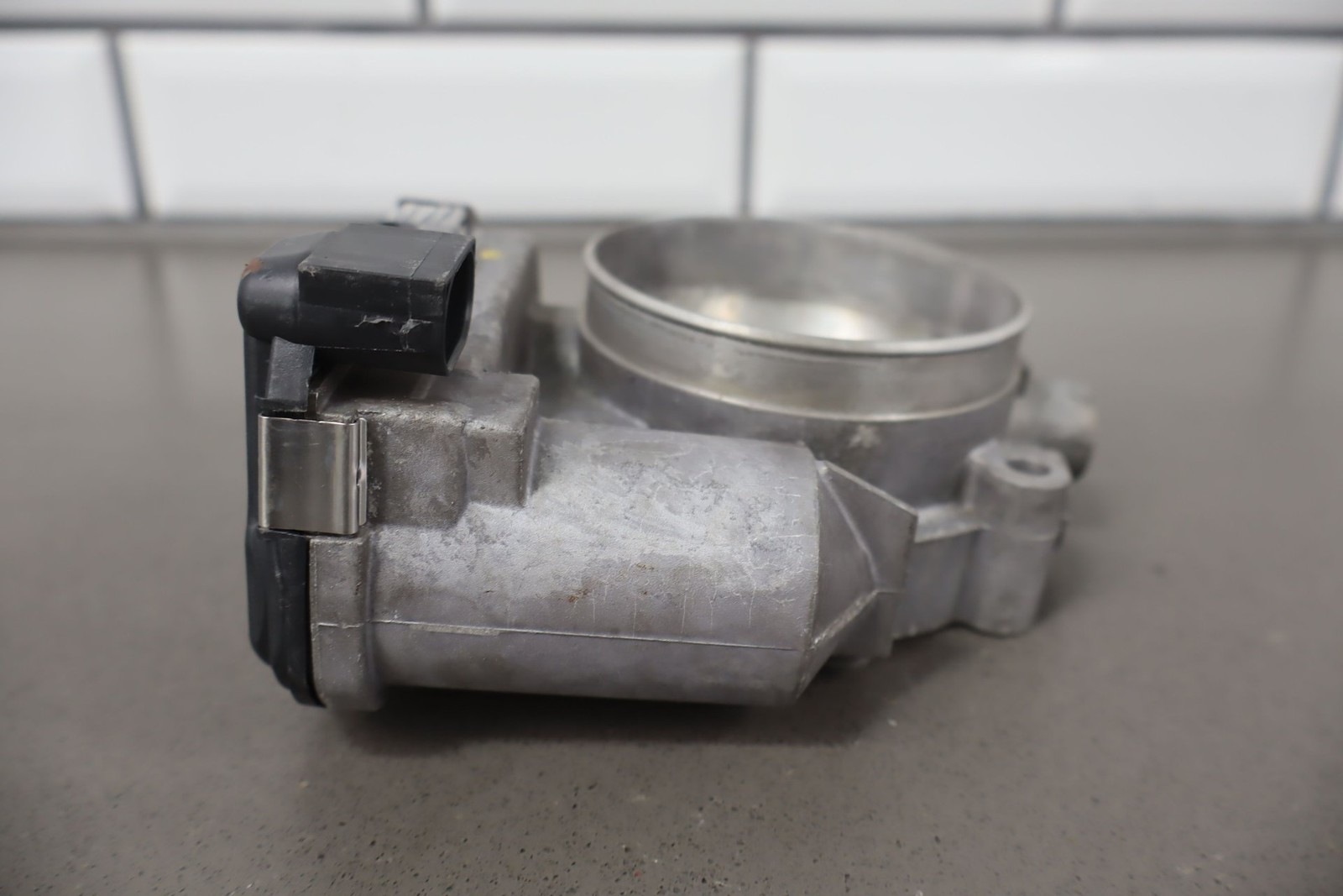 Maybach 57 2007 Throttle body