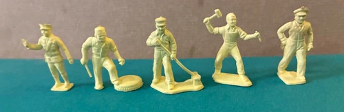 MARX  GAS STATION FIGURES!!  Color Matched!  VGC!