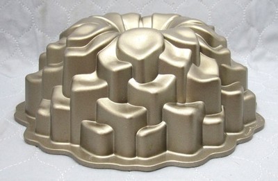 Nordic Ware Blossom Bundt Pan 10 Cups 2.4 Liters Gold Tone