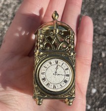 Miniaturowy metalowy zegar domek dla lalek