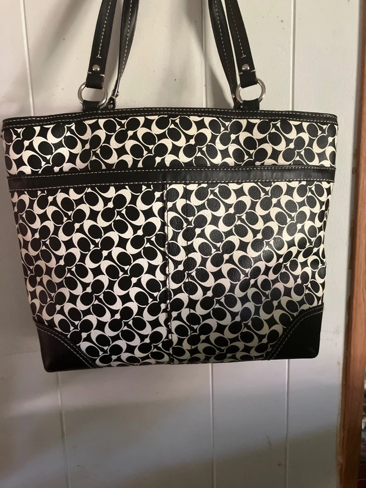 Coach Chelsa Heritage Vintage Bolso Coach Monedero Blanco y Negro y Gris Logo  Foto 4 de 4