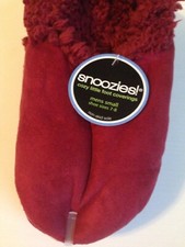 Snoozies Cozy Foot Covering Slippers Red Men's size Small 7/8 NWT