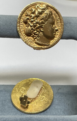 QUEEN WILHELMINA NETHERLANDS GOLD COIN PLATED CLIP ON EARRINGS * ONE BROKEN *